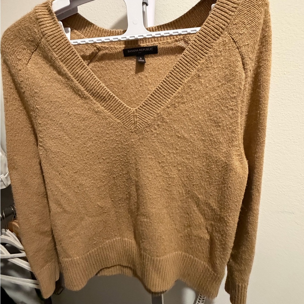Banana Republic Women's V-Neck Camel Sweater